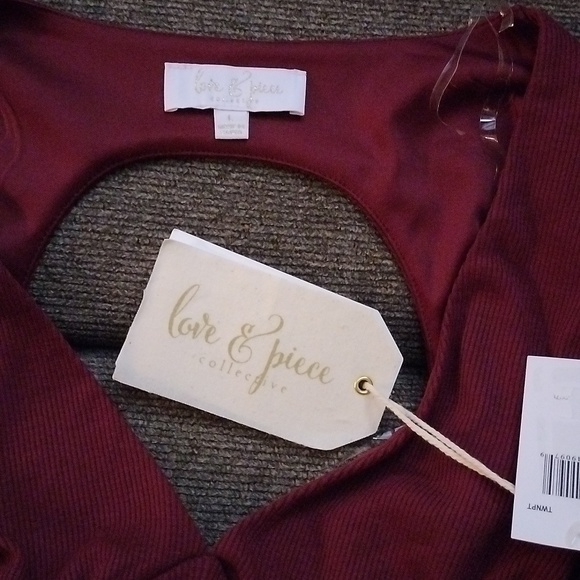Love & piece Maroon Vneck Crop Top Size Large NWT. - Picture 9 of 9
